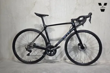 Giant TCR Zwart