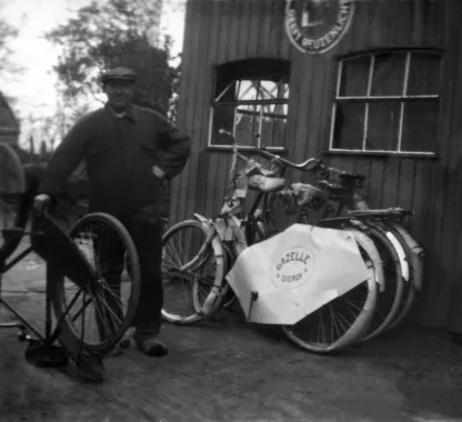 Vijf generaties op de fiets bij Joop Fietsen