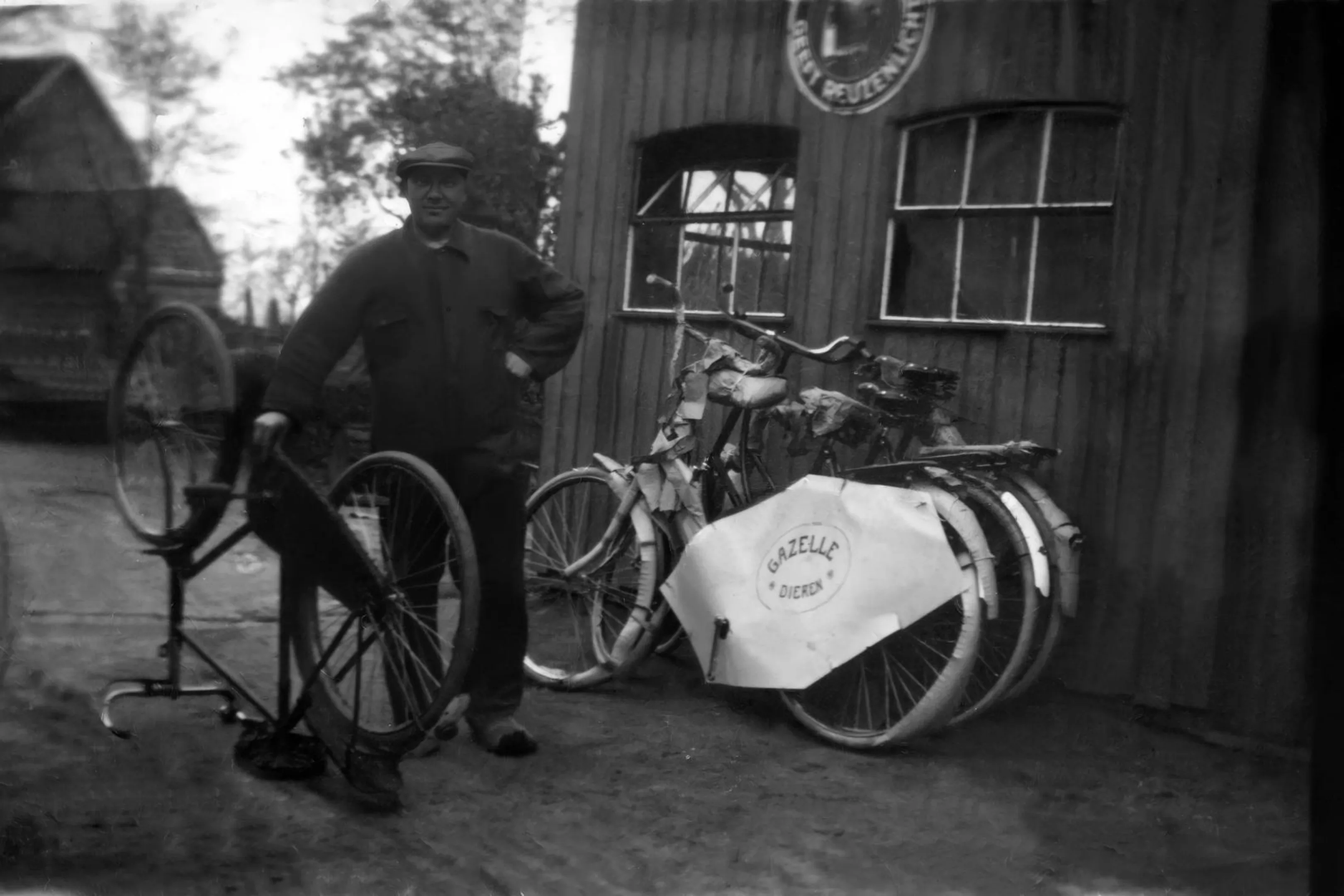 Vijf generaties op de fiets bij Joop Fietsen